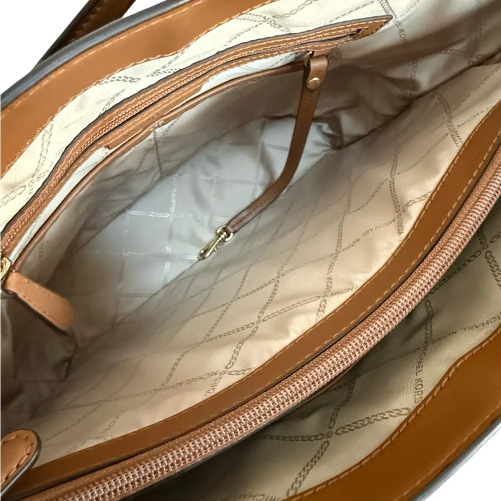 Michael Kors Voyager East West Tote Bag! EUC!! - Picture 11 of 15
